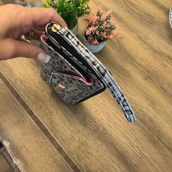 Tahari Metallic Silver and Black *Cheetah Print* Wristlet Wallet - Picture 7 of 7